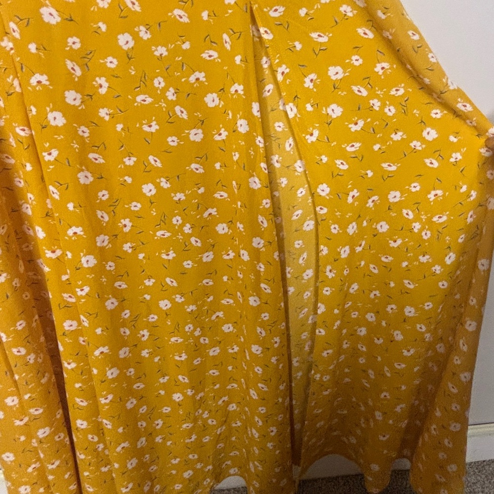 Lulu’s NWT Mustard Yellow Floral Backless Maxi Wedding Guest Dress Size Medium - Picture 9 of 13